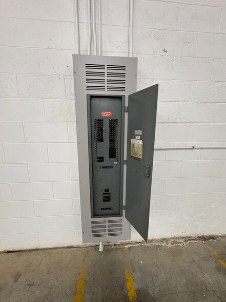 More Photos Of 1285 N Indianapolis Rd, Columbus Industrial For Sale