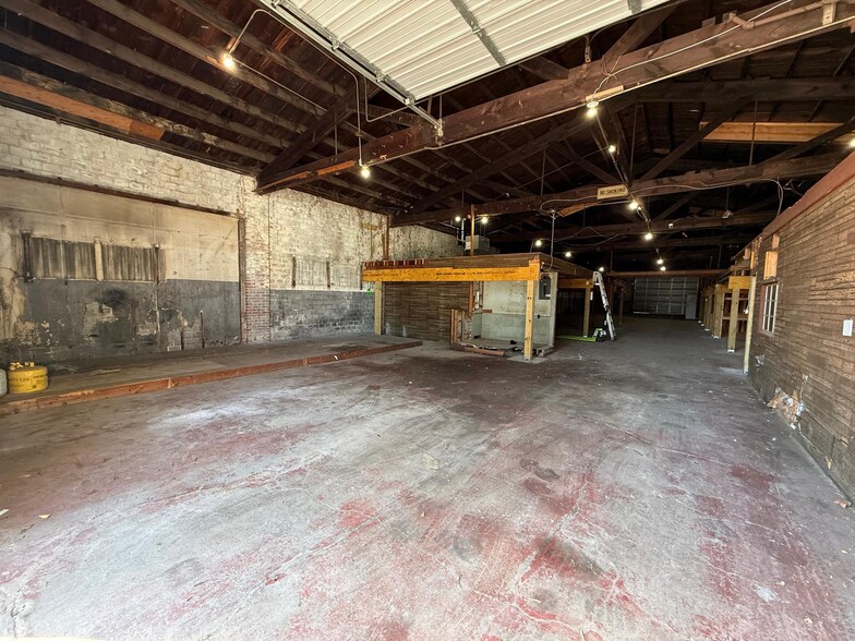 More Photos Of 64 E Washington Ave, Pleasantville Warehouse For Lease