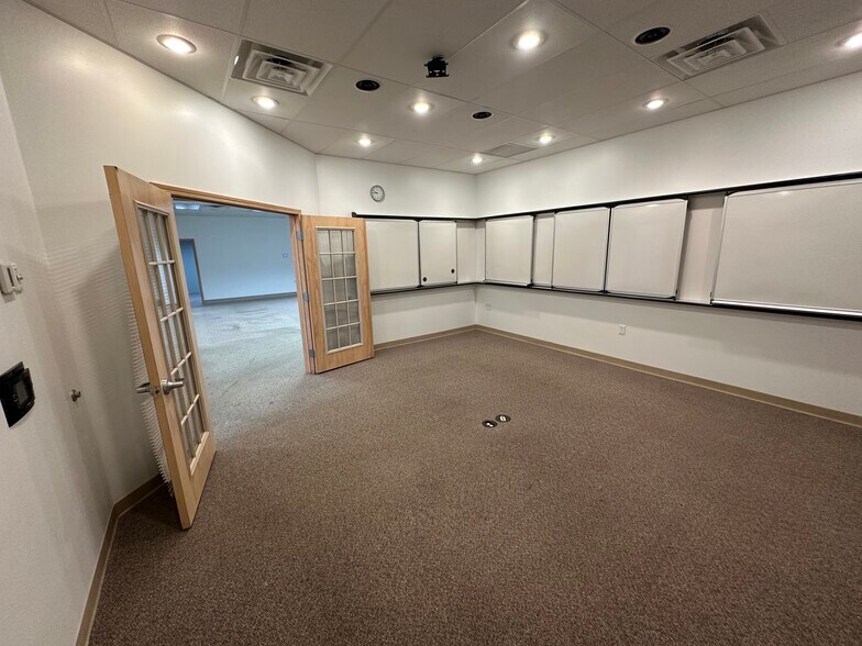 More Photos Of 2139 E Primrose St, Springfield Office For Lease