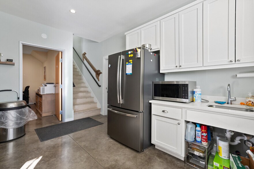 More Photos Of 2000 Windy Ter, Cedar Park Warehouse For Sale