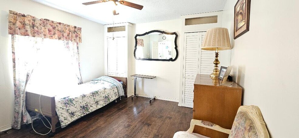 More Photos Of 17441 Hiawatha St, Granada Hills Assisted Living For Sale