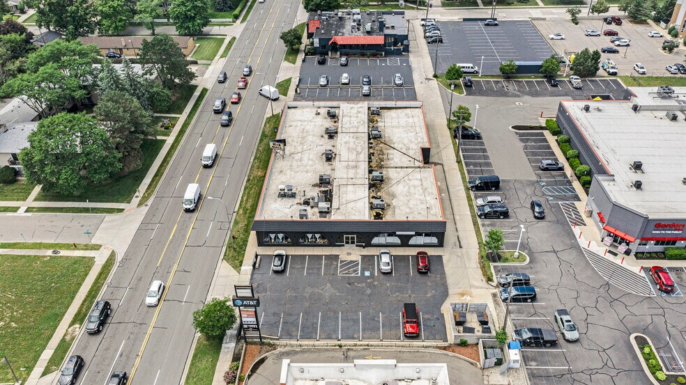 More Photos Of 1800 W 14 Mile Rd, Royal Oak Freestanding For Lease