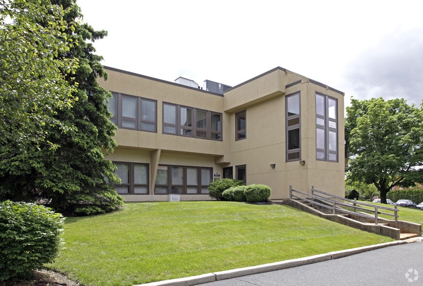 Primary Photo Of 674 US Highway 202, Bridgewater Medical For Sale