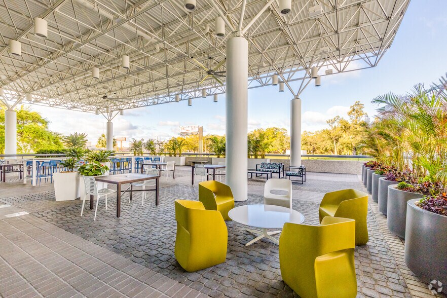 More Photos Of 600 N Westshore Blvd, Tampa Office For Lease