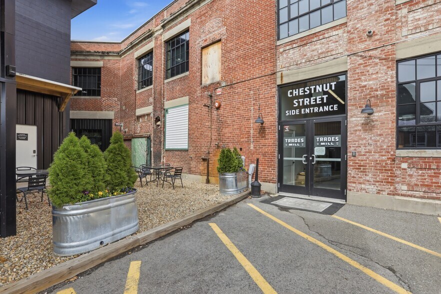 More Photos Of 6 Chestnut St, Amesbury Office For Lease