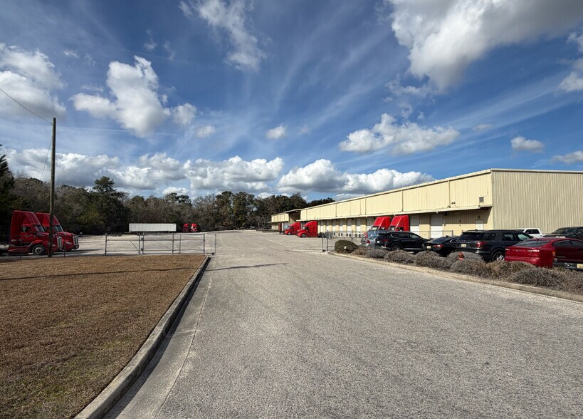 More Photos Of 5360 Commerce Blvd E, Mobile Warehouse For Lease