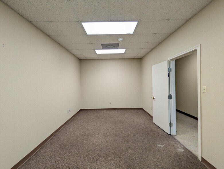 More Photos Of 6095 College St, Beaumont Office For Sale