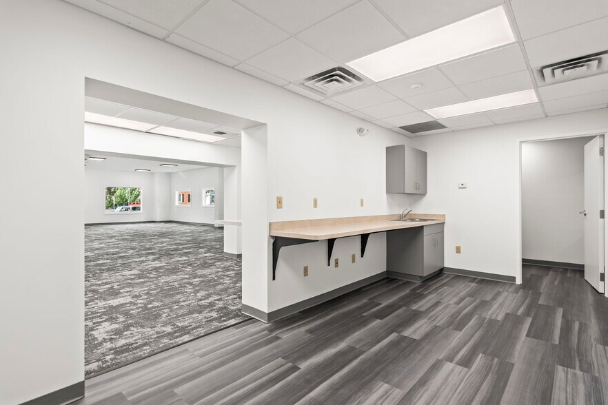 More Photos Of 720 South Grand Ave W, Springfield Office For Sale
