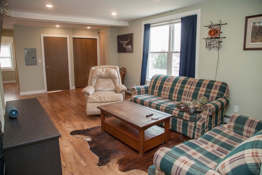 More Photos Of 705 Main St, Ridgeway Freestanding For Sale