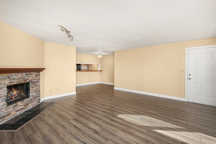 More Photos Of 28426 16th Ave S, Federal Way Apartments For Sale