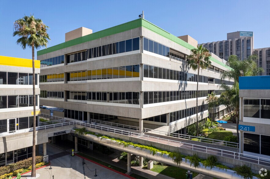 More Photos Of 221 S Figueroa St, Los Angeles Loft Creative Space For Lease