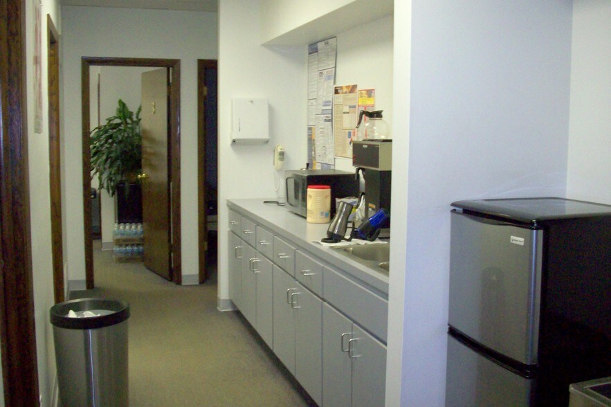 More Photos Of 4647 W 103 St, Oak Lawn Medical For Sale