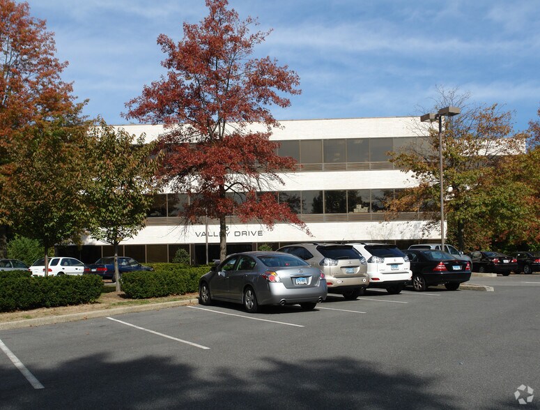 More Photos Of 15 Valley Dr, Greenwich Medical For Lease