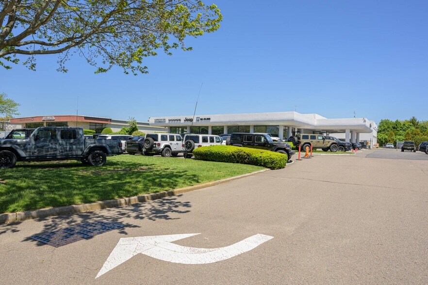 More Photos Of 691 County Road 39A, Southampton Auto Dealership For Lease