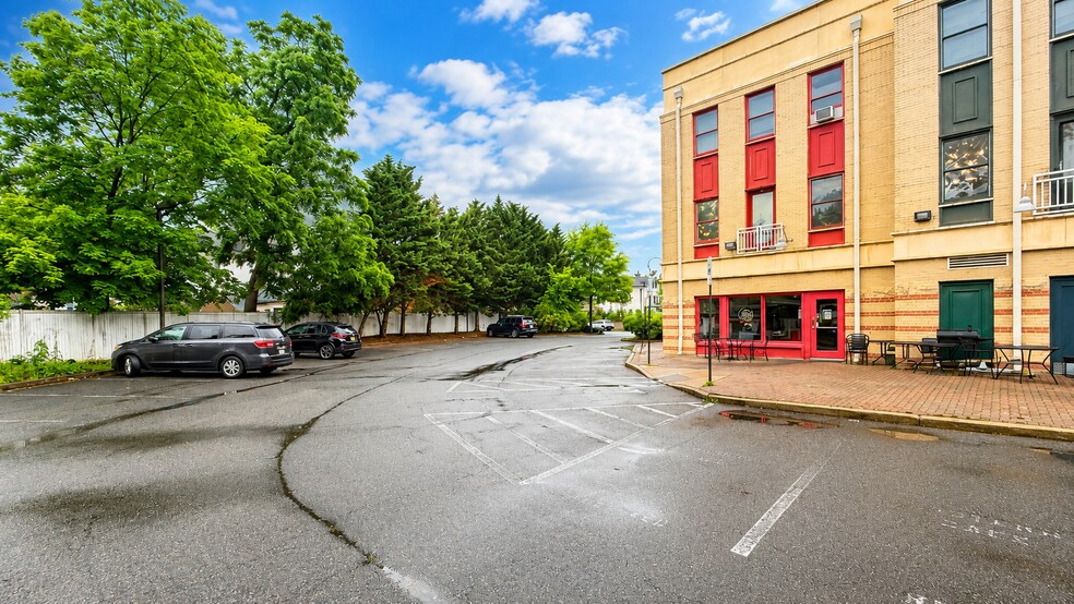 More Photos Of 2300 N Pershing Dr, Arlington Medical For Sale