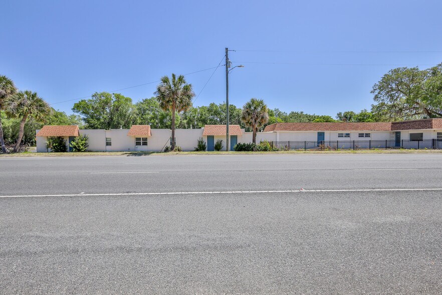 More Photos Of 601 S Us-41, Inverness Medical For Sale