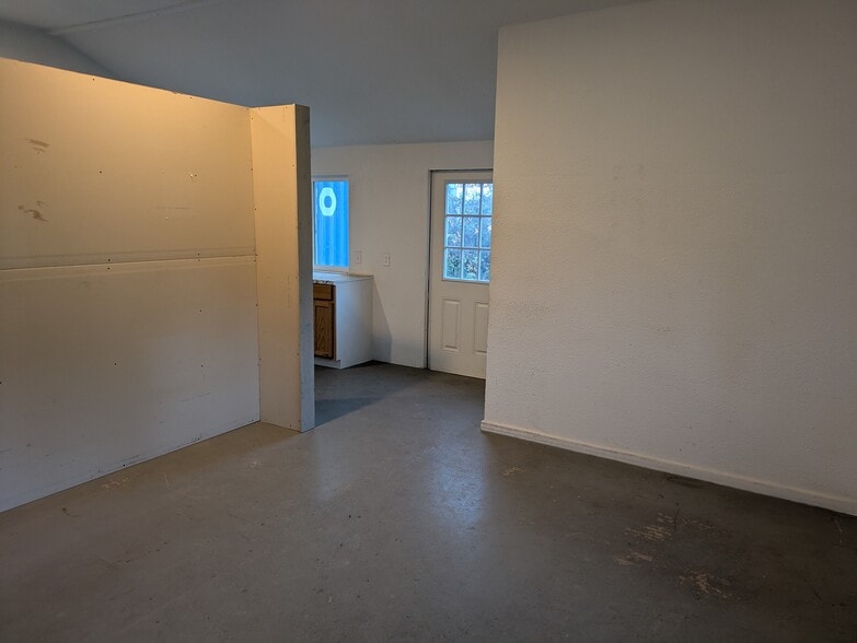 More Photos Of 10301 31st St E, Edgewood Contractor Storage Yard For Lease