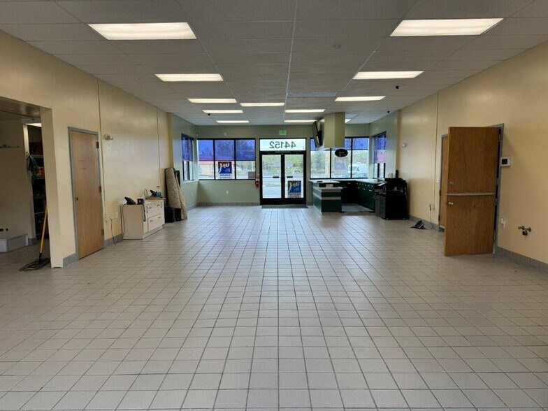 More Photos Of 44152 Sterling Hwy, Soldotna General Retail For Sale