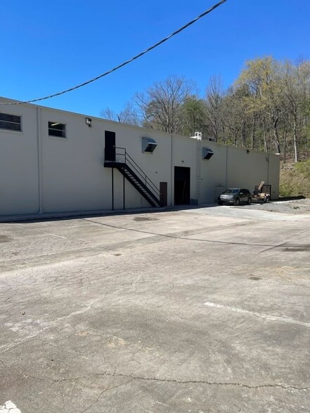 More Photos Of 2409 Sycamore Dr, Knoxville Showroom For Lease