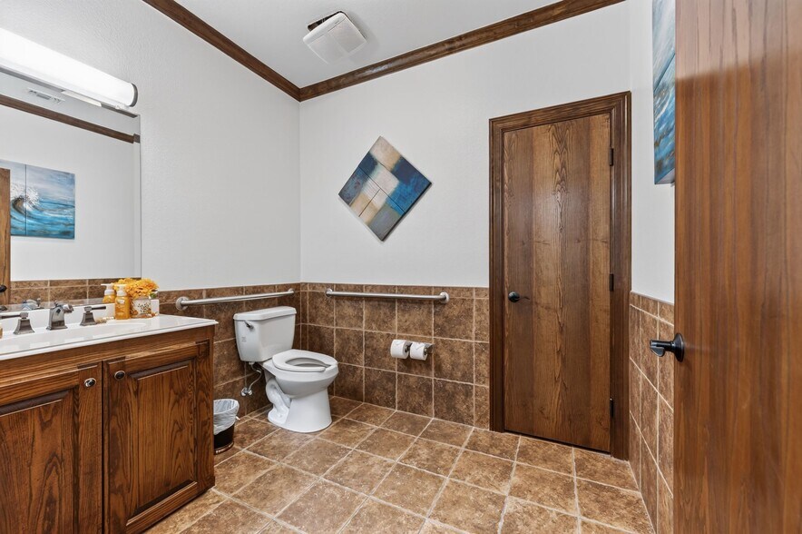 More Photos Of 1117 Glade Rd, Colleyville Medical For Sale