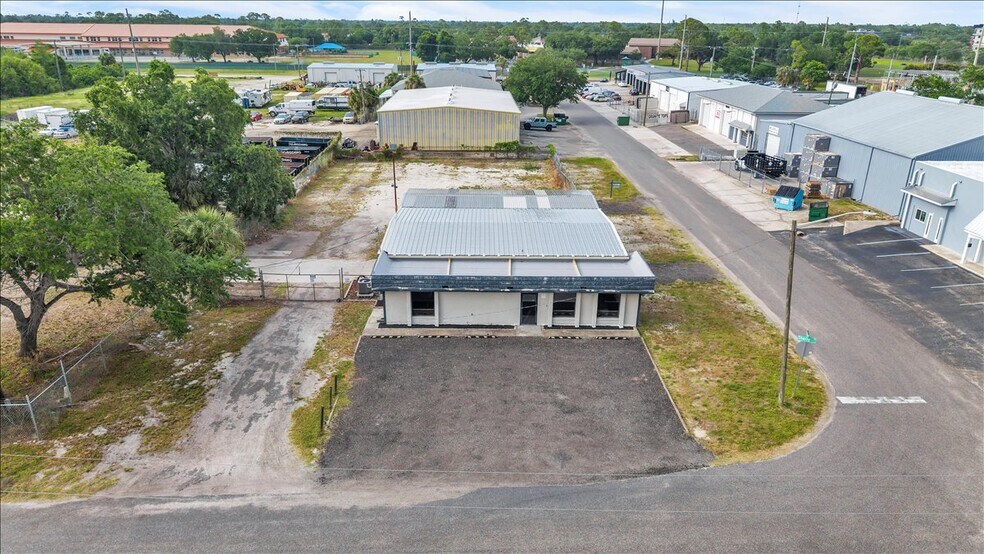 More Photos Of 4195 Electric Way, Port Charlotte Manufacturing For Sale