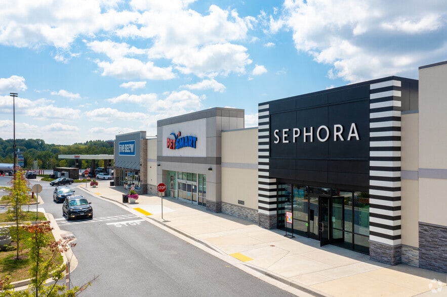 More Photos Of 10300 Mill Run Cir, Owings Mills Unknown For Lease