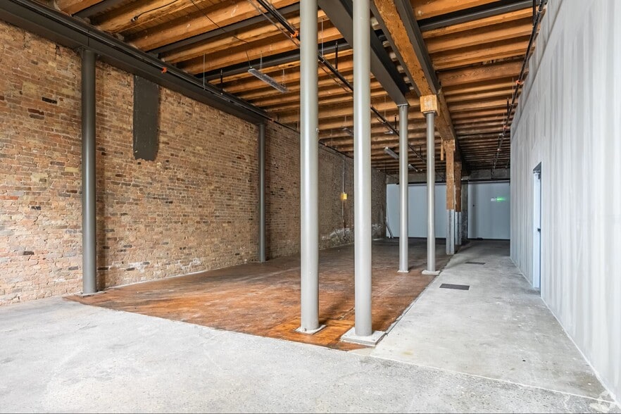 More Photos Of 4130-4150 S Wabash Ave, Chicago Manufacturing For Sale