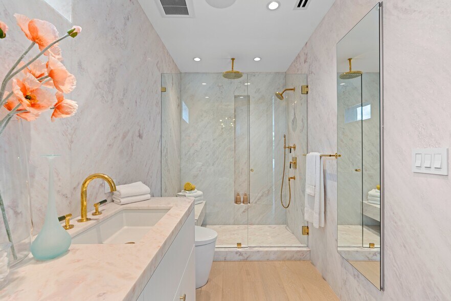 More Photos Of 255 Royal Poinciana Way, Palm Beach Storefront Retail Residential For Sale