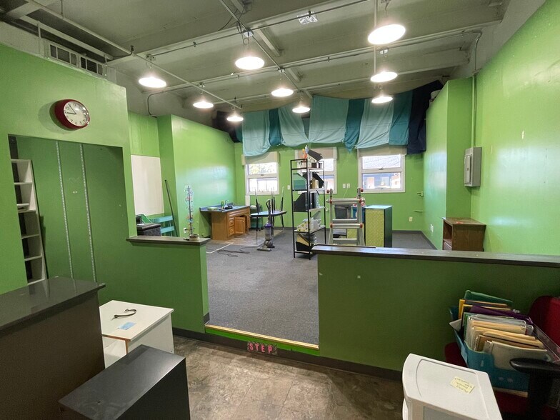 More Photos Of 202 S 3rd St, Coopersburg Storefront For Lease