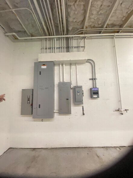 More Photos Of 340 SW 21st Ter, Fort Lauderdale Warehouse For Lease