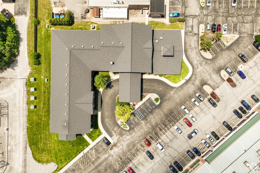 More Photos Of 2902 E DuPont Rd, Fort Wayne Hotel For Sale