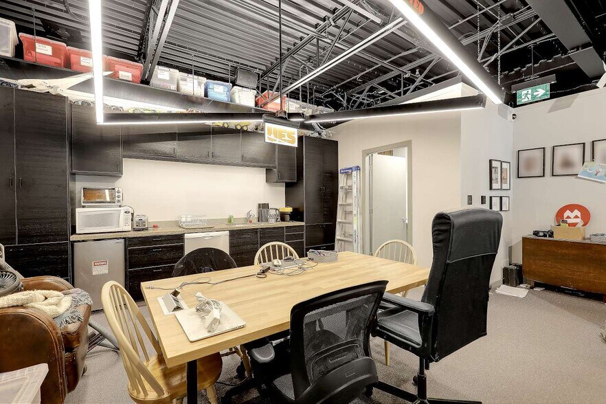 More Photos Of 11980 Hammersmith Way, Richmond Showroom For Sale