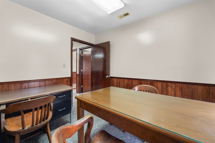 More Photos Of 209 W Main St, Linn Warehouse For Sale