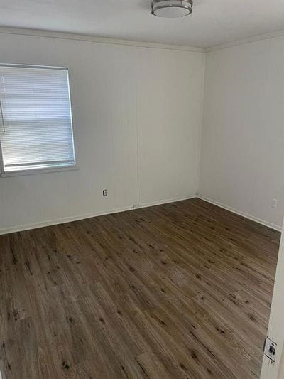 More Photos Of 737 Irby Ln, Irving Medical For Sale