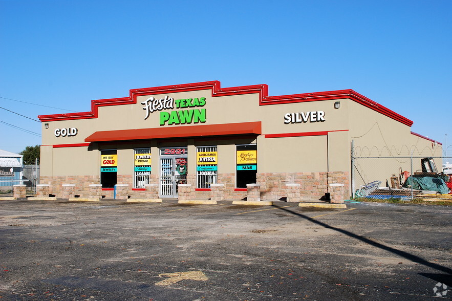 More Photos Of 2921 E Abram St, Arlington Manufacturing For Sale