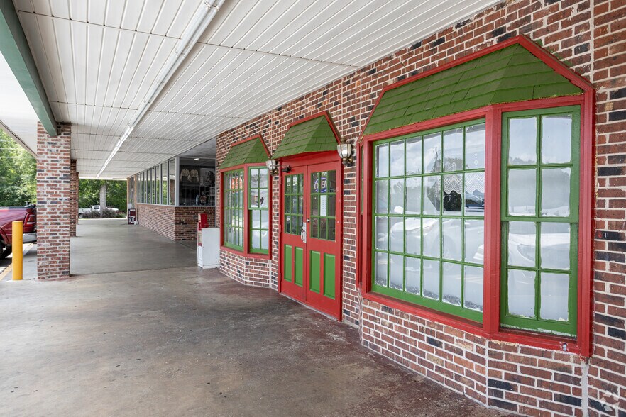 More Photos Of 832-856 College St, Eastman General Retail For Sale