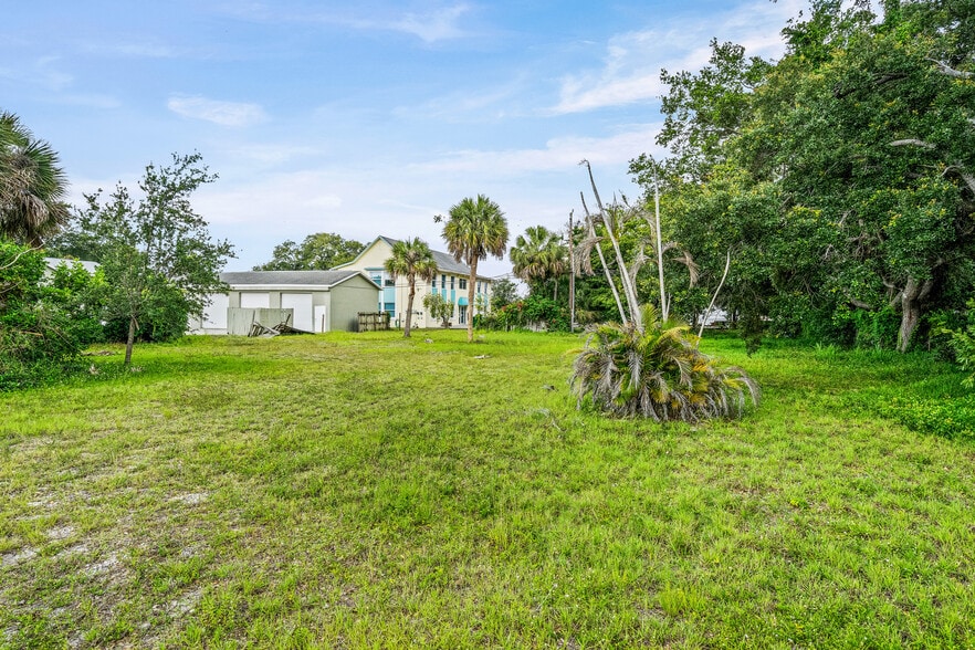 More Photos Of 725 12th St, Vero Beach Auto Repair For Sale