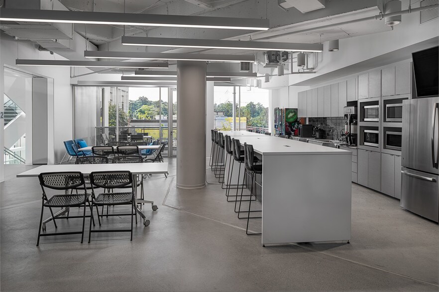 More Photos Of 3405 Piedmont Rd NE, Atlanta Office For Sale