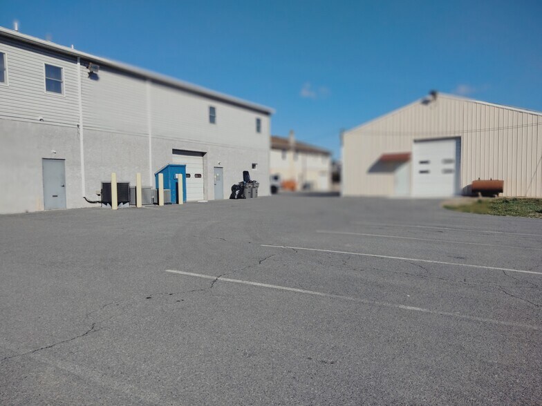 More Photos Of 1486 Rt 100, N. Coventry Twp, Chesco, Pottstown Storefront Retail Office For Sale