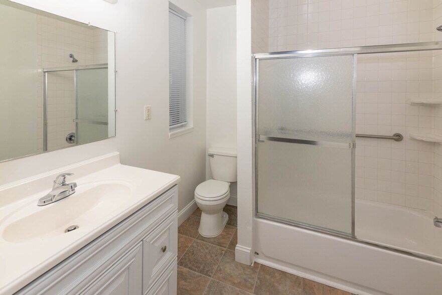 More Photos Of 2445 Lakeview Ave, Baltimore Apartments For Sale