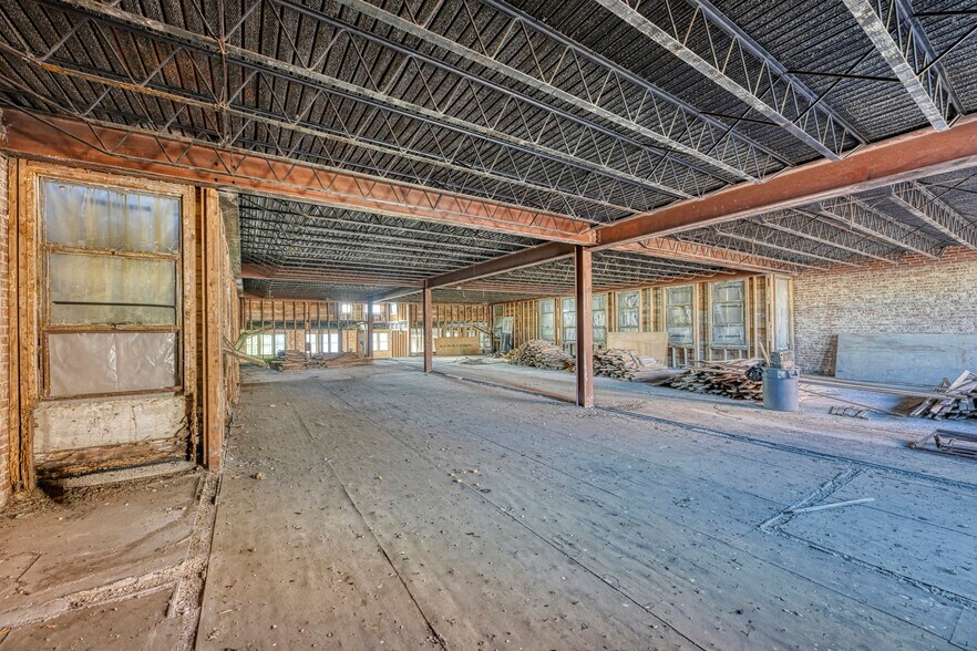 More Photos Of 237-245 Broad St, Kingsport Storefront For Lease