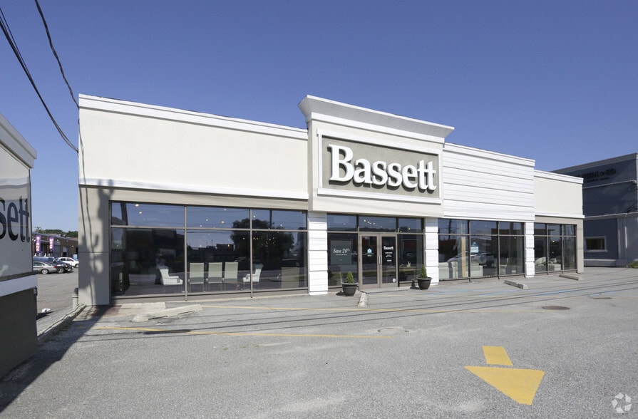 More Photos Of 220 Broadhollow Rd, Farmingdale Showroom For Lease