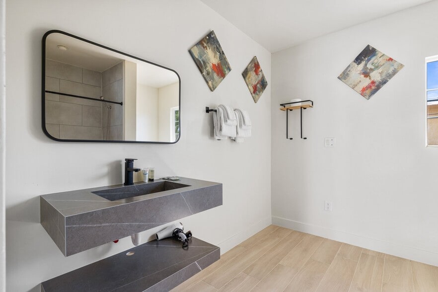 More Photos Of 526 S Warm Sands Dr, Palm Springs Hotel For Sale