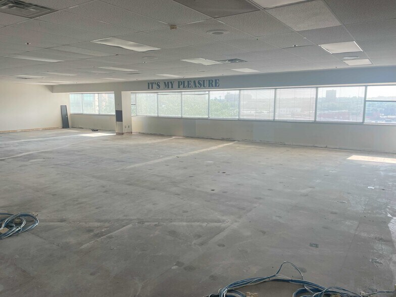 More Photos Of 425 2nd St SE, Cedar Rapids Office For Sale