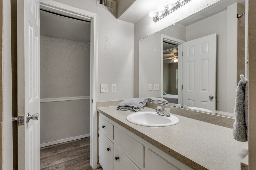 More Photos Of NW 10th St & N Classen Blvd, Oklahoma City Apartments For Sale