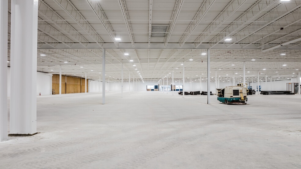 More Photos Of 3701 S Main St, Elkhart Warehouse For Lease