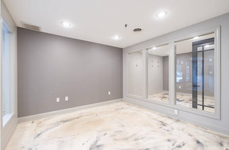 More Photos Of 303 N 13th St, Paducah Light Distribution For Sale