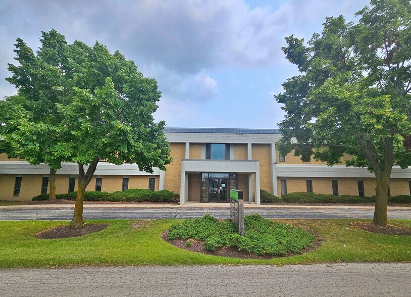 More Photos Of 7115 Windsor Lake Pky, Loves Park Office For Lease