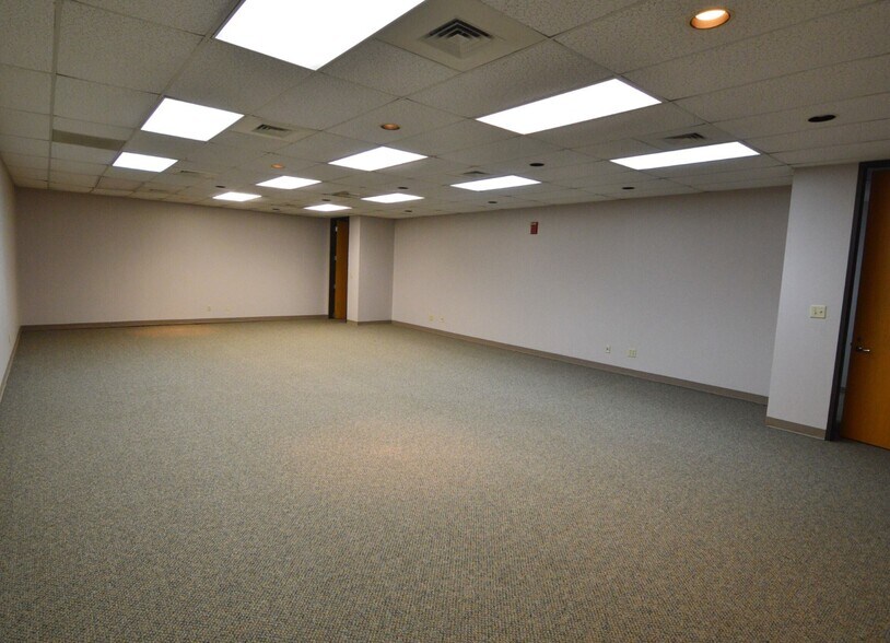 More Photos Of 202 NE Loop 410, San Antonio Flex For Lease