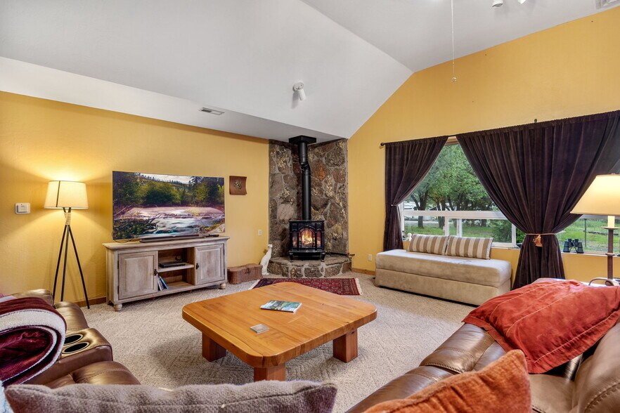 More Photos Of 140 Main St, Greer Specialty For Sale